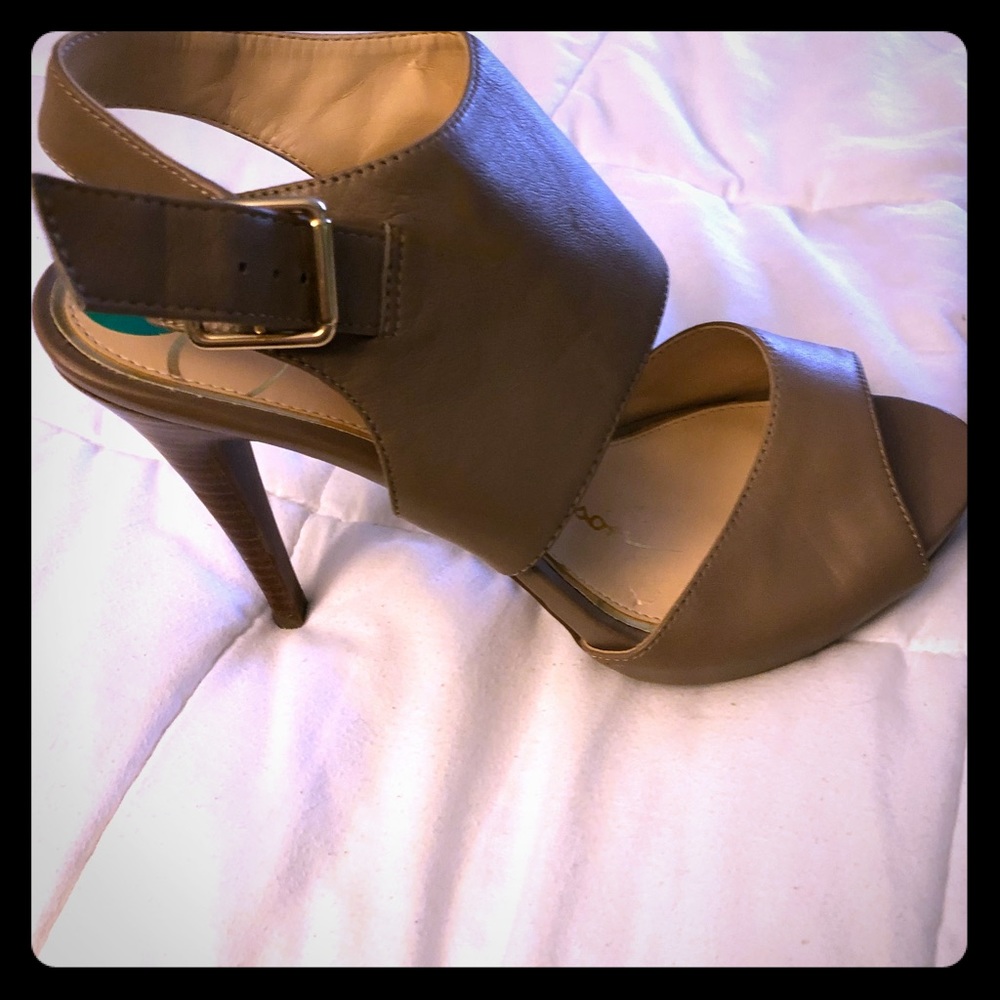 Jessica Simpson tan leather heels